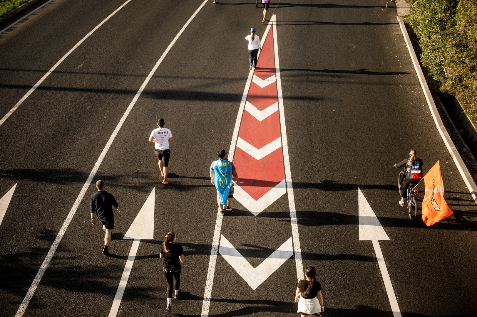 Участники Almaty Marathon 2026 на трассе