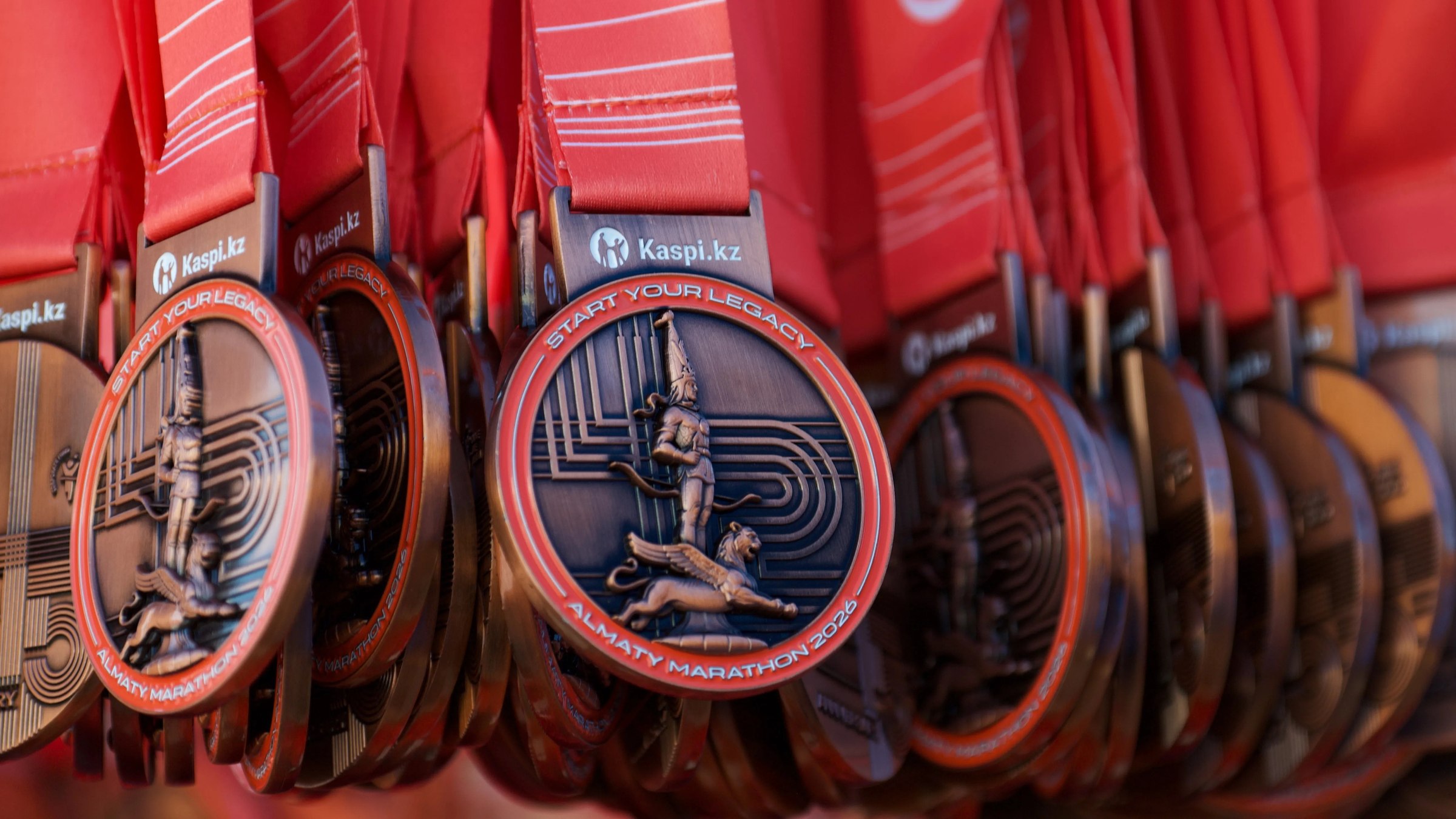 Медали юбилейного Almaty Marathon 2026