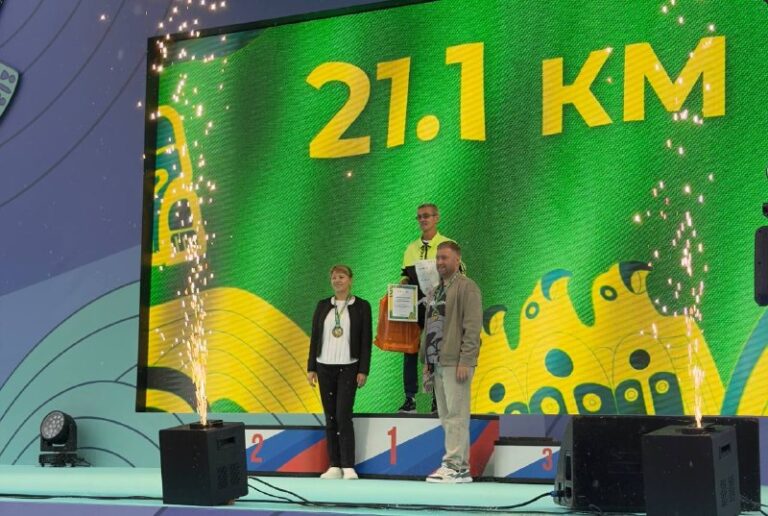 Награждение победителя полумарафона в Перми 6 сентября 2026 года